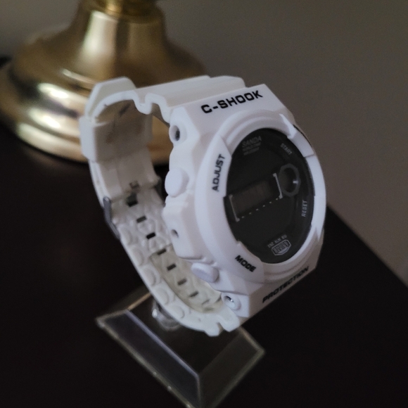 New White Digital C shook Fashion watch - Picture 5 of 8